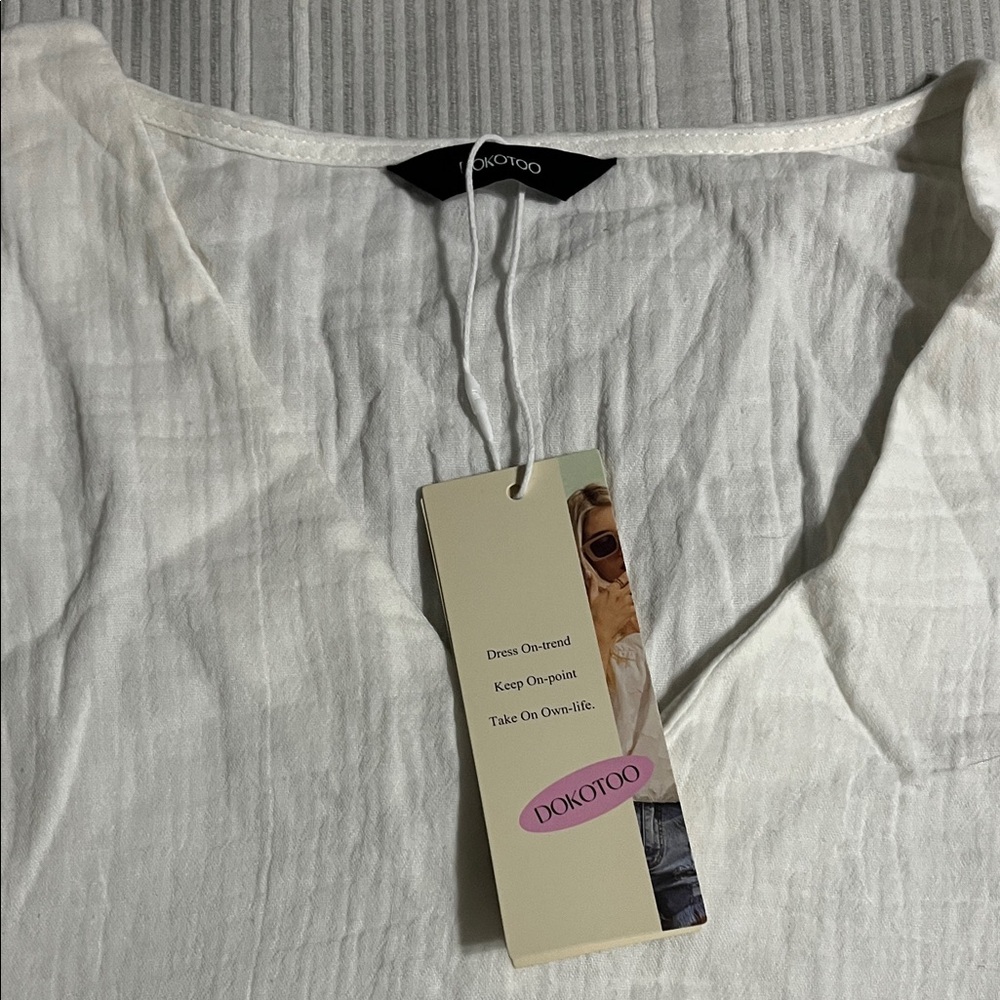 Chic White Ruffled Blouse - Picture 2 of 3